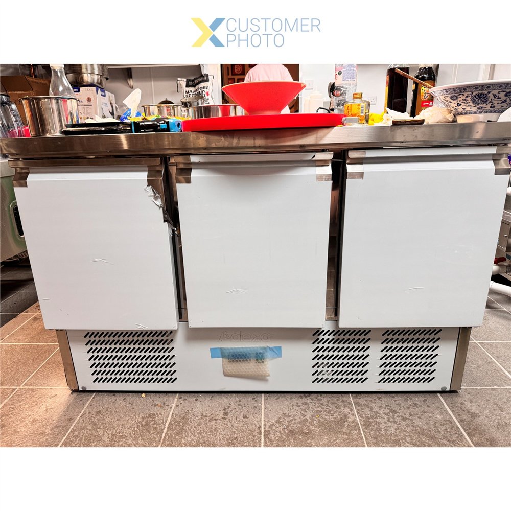 Professional Durable Refrigerated 3 doors Saladette Counter 3 doors Commercial For Commercial Kitchens