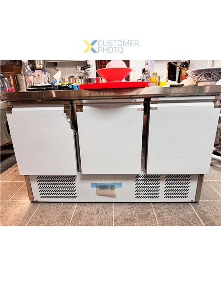 Professional Durable Refrigerated 3 doors Saladette Counter 3 doors Commercial For Commercial Kitchens