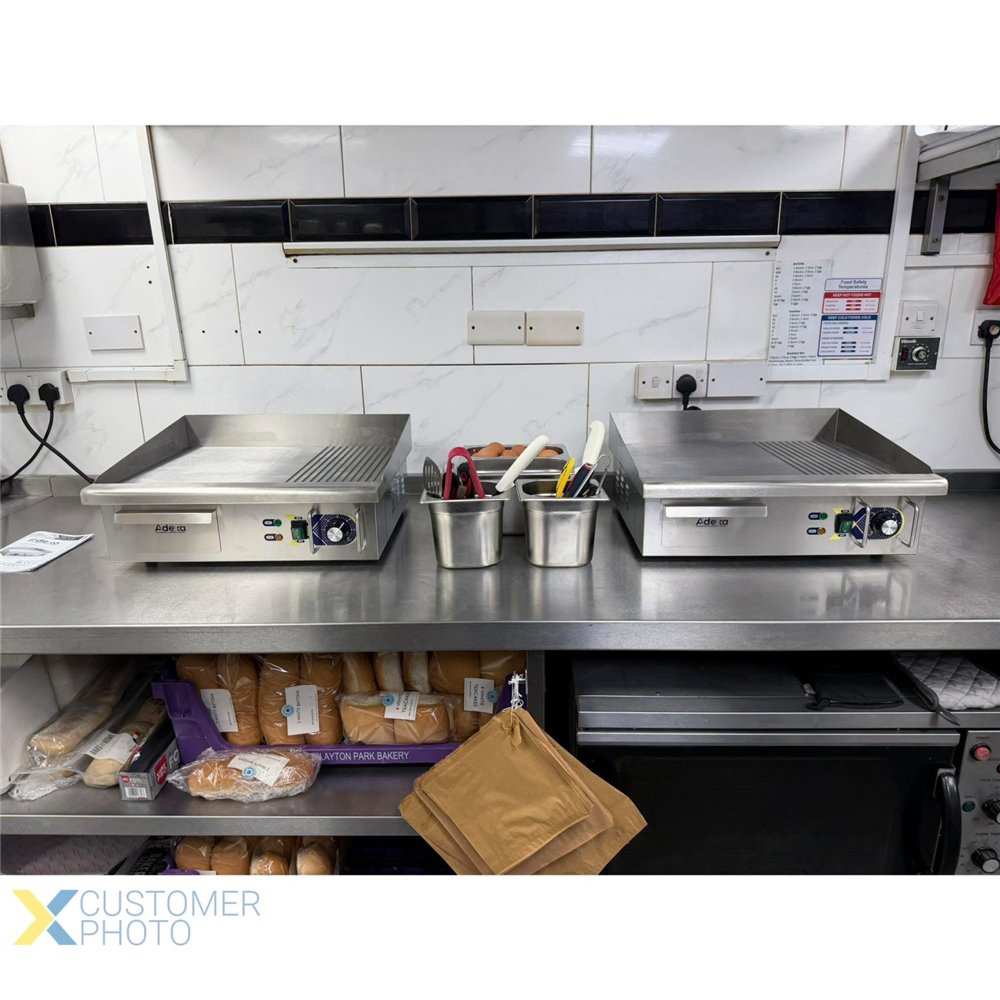 Professional 3kW Electric Commercial Griddle, Smooth/Ribbed, 560x500x240mm - Ideal for Busy Kitchens