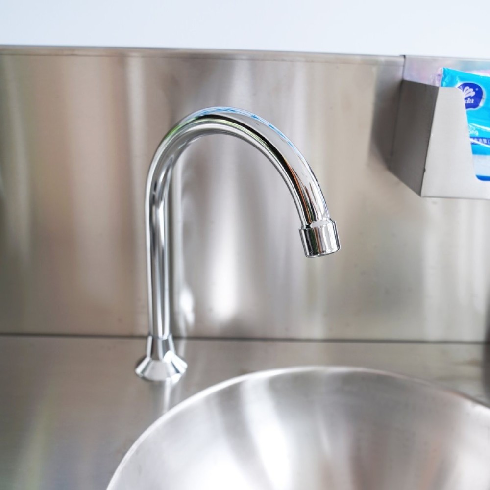Foot Operated Mobile Wash Basin with Backsplash Paper Towel Dispenser & Castors Stainless Steel | DA-WHF278